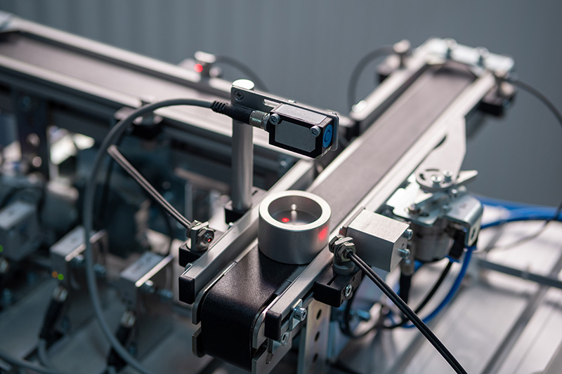 光電センサとは？製造現場での活用方法と種類やその原理を解説｜JRC【ALFIS】